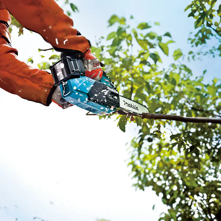 Motosierra Inalámbrica Makita 40V XGT S/bat UC031GZ 4