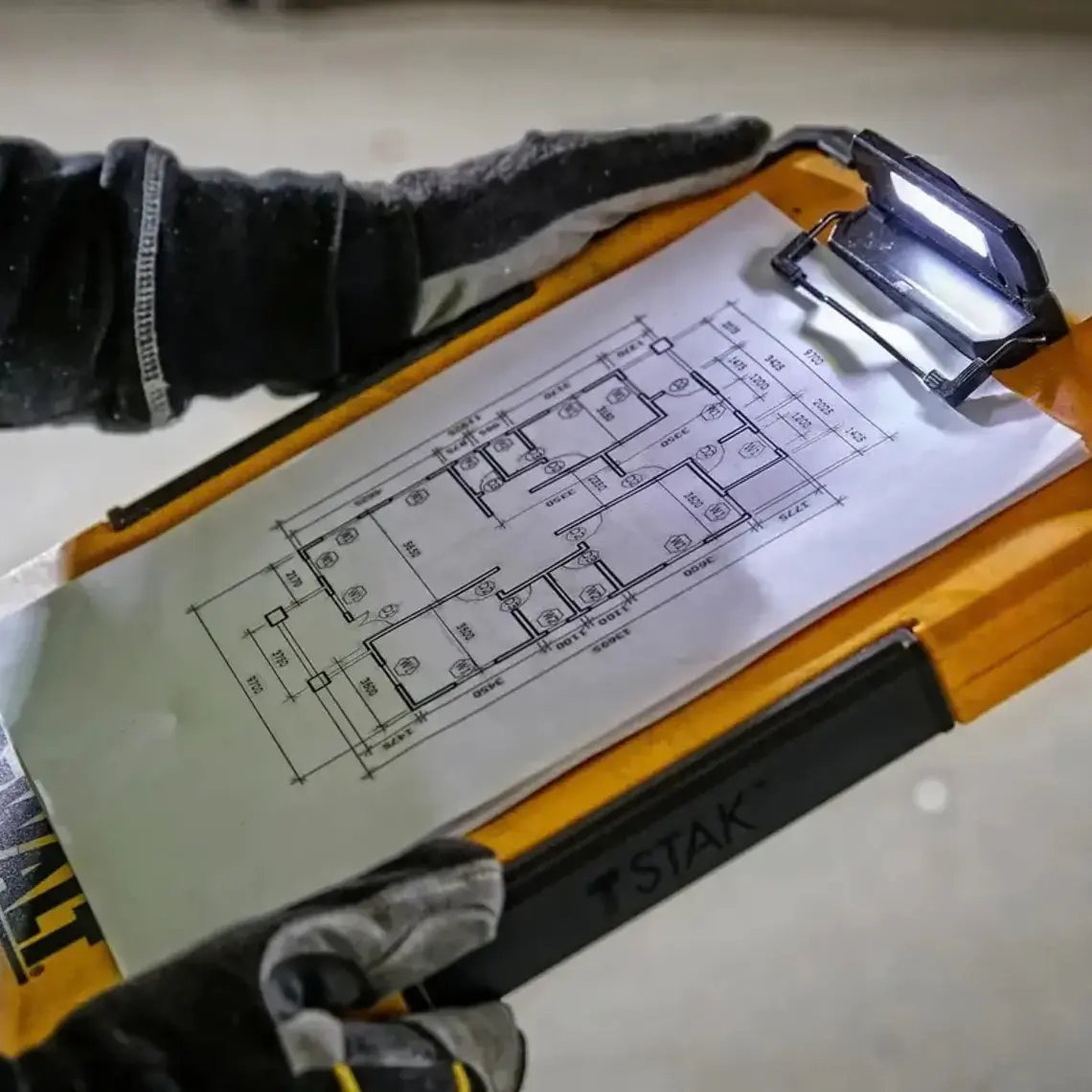 Portapapeles Documentos DeWALT DWST827321TSTAK con Luz LED 4