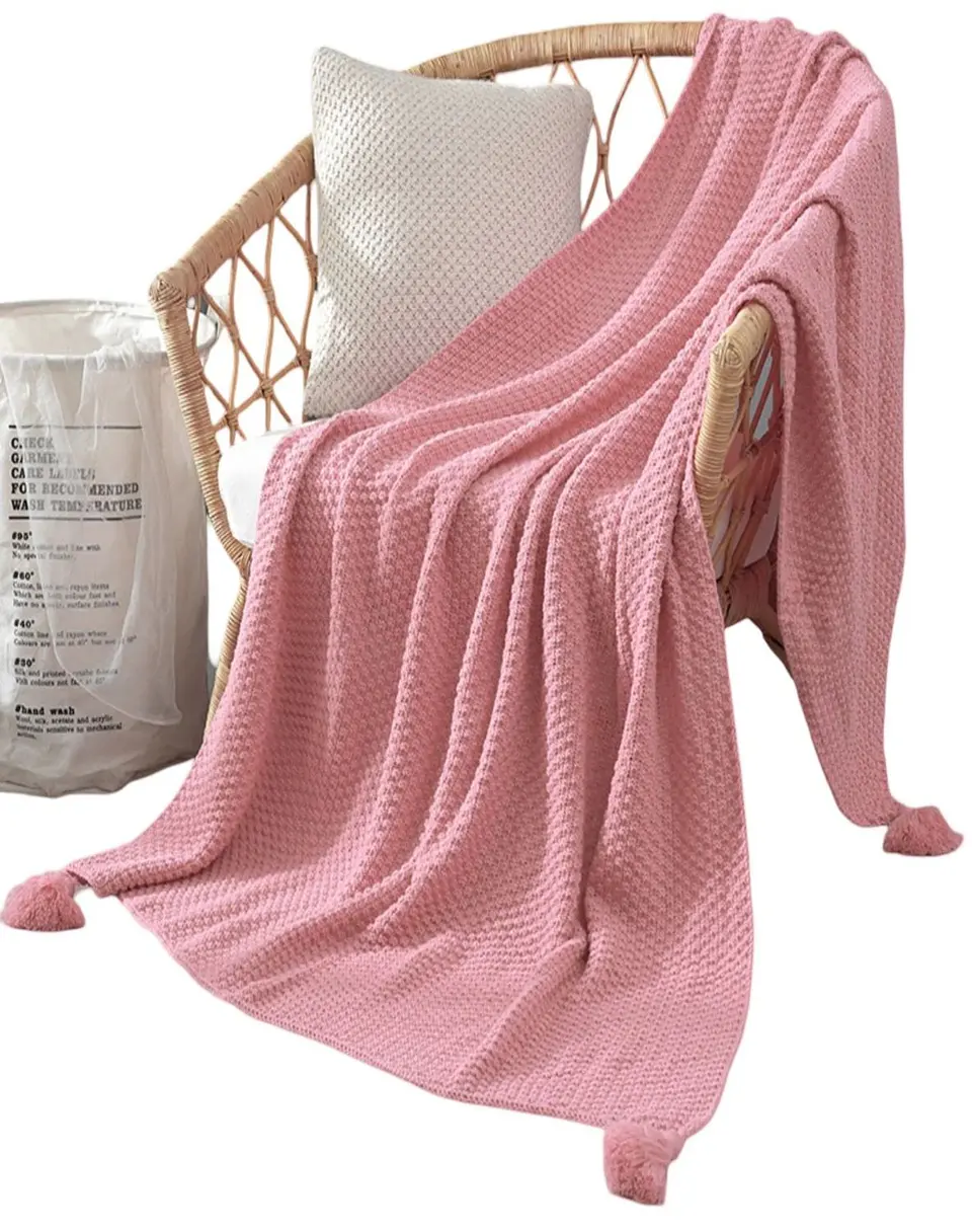 Manta Suave con Pompones Estilo y Comodidad D7 1