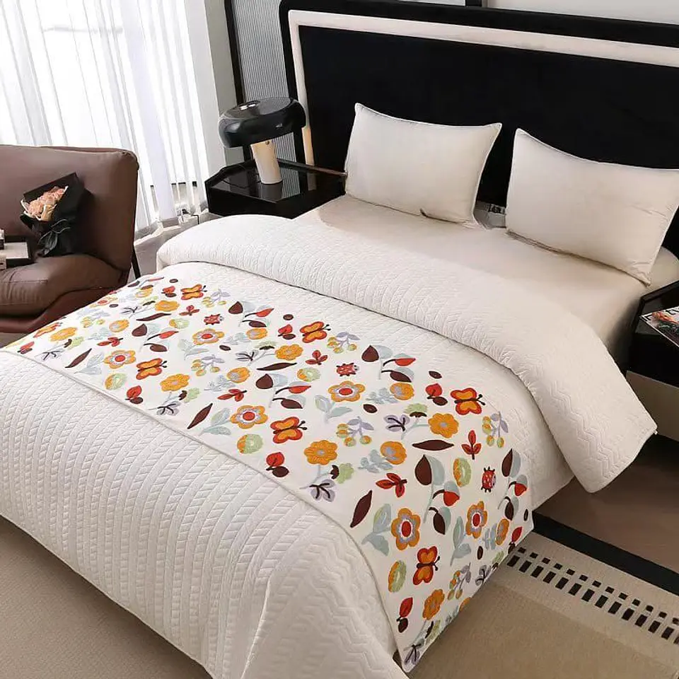 PIECERA DE CAMA BORDADA DECORATIVA 60X200 CM 1