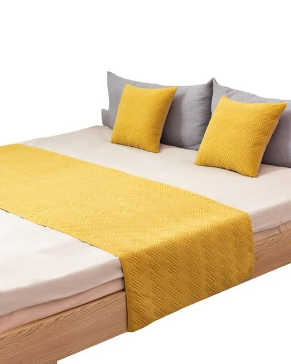 PIECERA DE CAMA DECORATIVA MODELO PLUSH AMARILLO 2