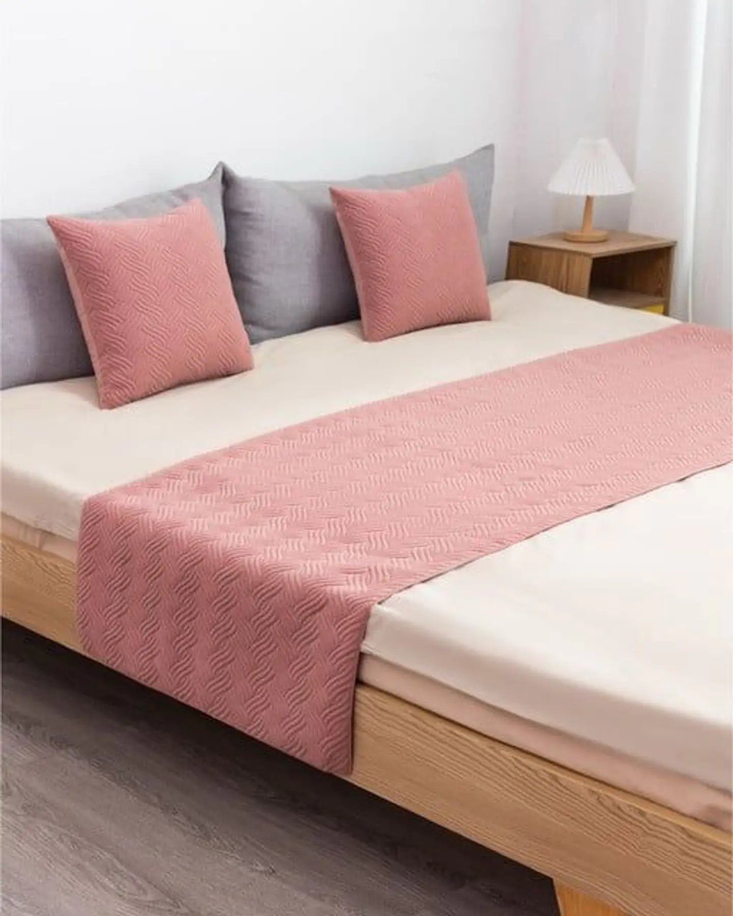 PIECERA DE CAMA DECORATIVA MODELO PLUSH ROSADO 1