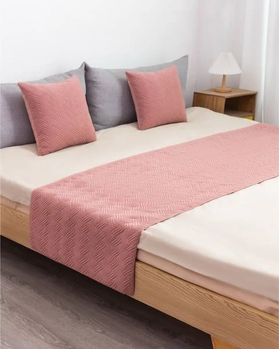 PIECERA DE CAMA DECORATIVA MODELO PLUSH ROSADO 1