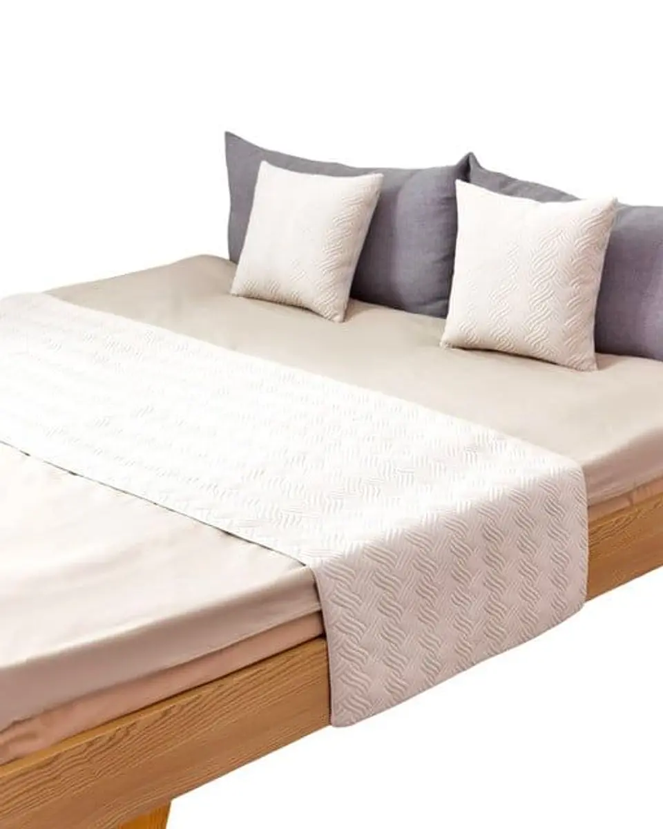 PIECERA DE CAMA DECORATIVA MODELO PLUSH BLANCO 2
