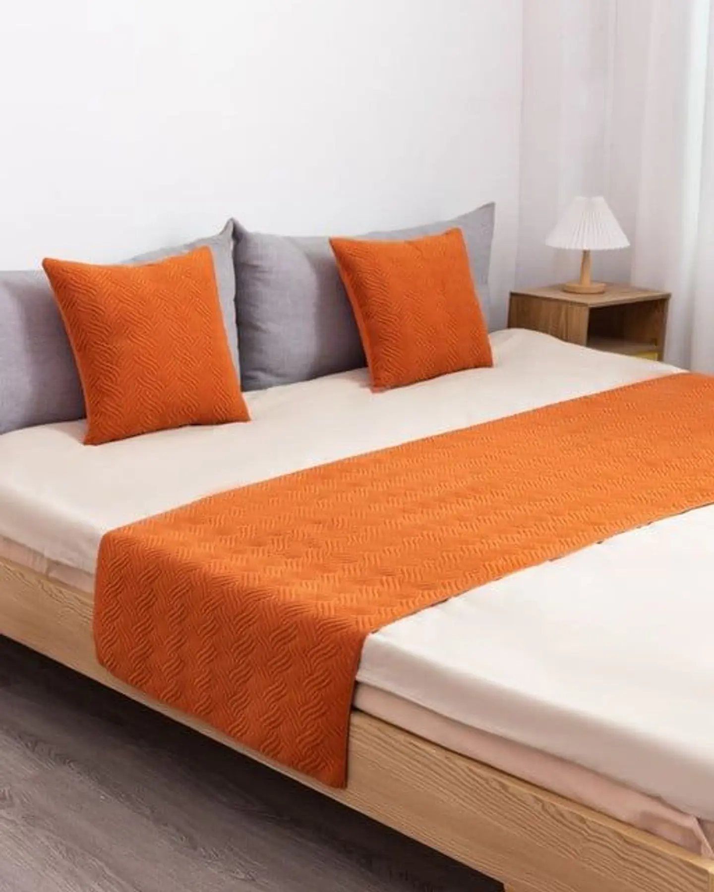 PIECERA DE CAMA DECORATIVA MODELO PLUSH NARANJA 1