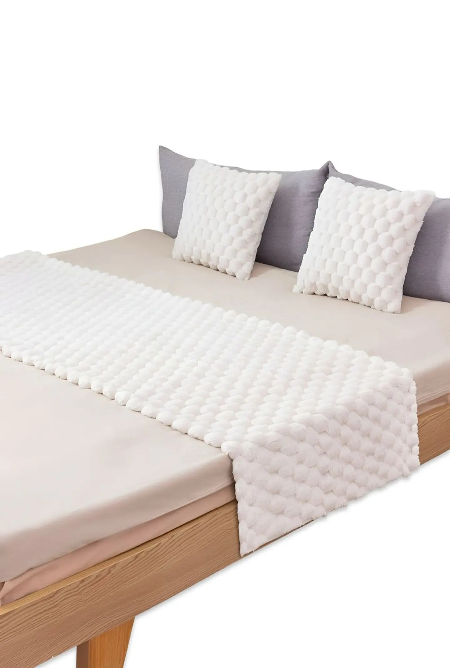 JUEGO DE PIECERA DE CAMA CON 2 FUNDAS MODELO PERLA  BLANCO 3