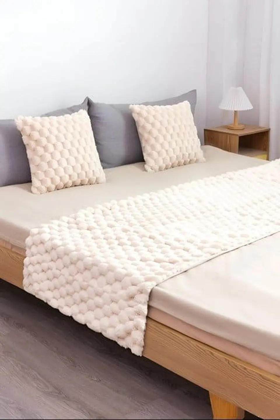 JUEGO DE PIECERA DE CAMA CON 2 FUNDAS MODELO PERLA BEIGE 1