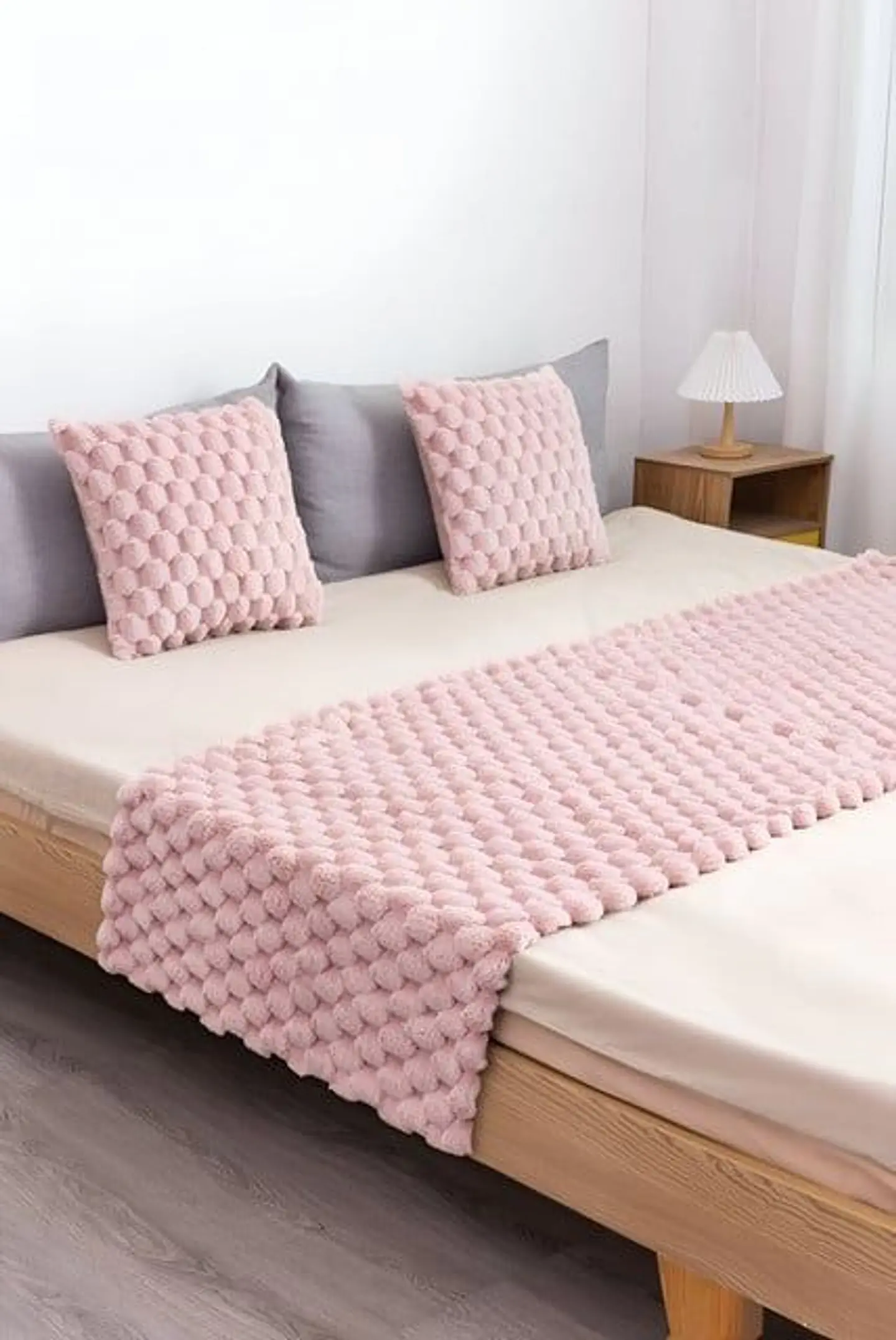 JUEGO DE PIECERA DE CAMA CON 2 FUNDAS MODELO PERLA ROSADO 1