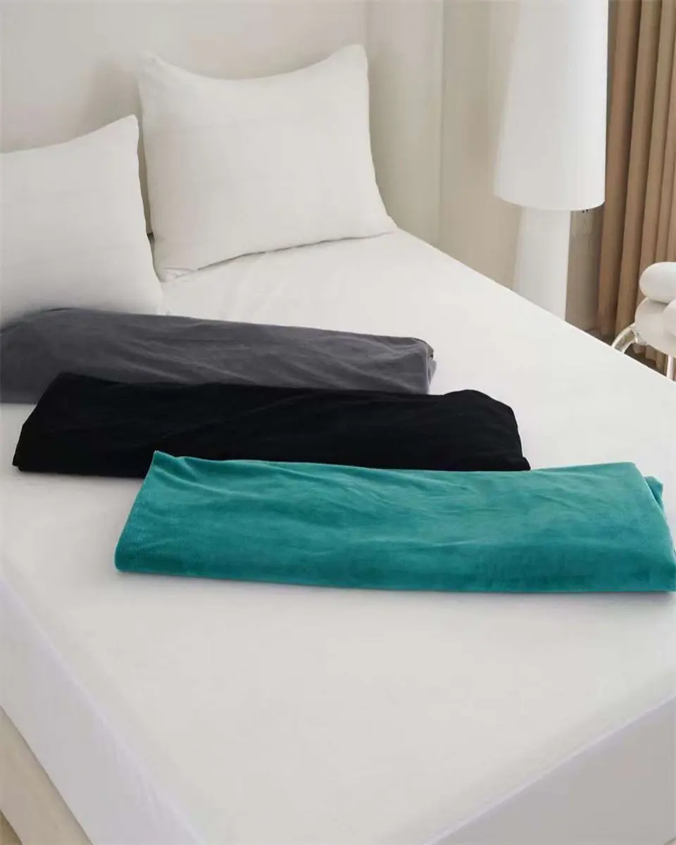 Cubre Colchon Protector Impermeable Plush - Negro - 2 plazas 5