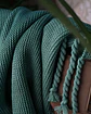 MANTA CHENILLE CON FLECOS DE SOGA DECORATIVA PARA CAMA O SOFA - Miniatura 2