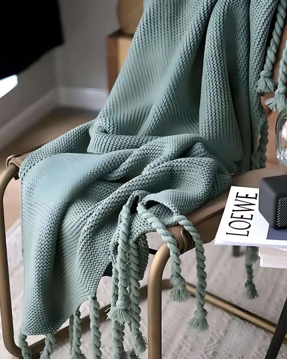 MANTA CHENILLE CON FLECOS DE SOGA DECORATIVA PARA CAMA O SOFA 3