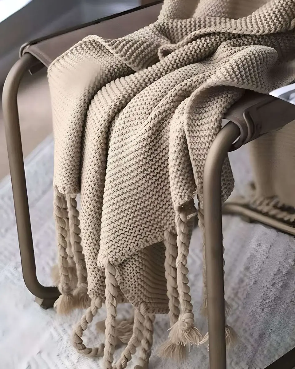 MANTA CHENILLE CON FLECOS DE SOGA DECORATIVA PARA CAMA O SOFA 3