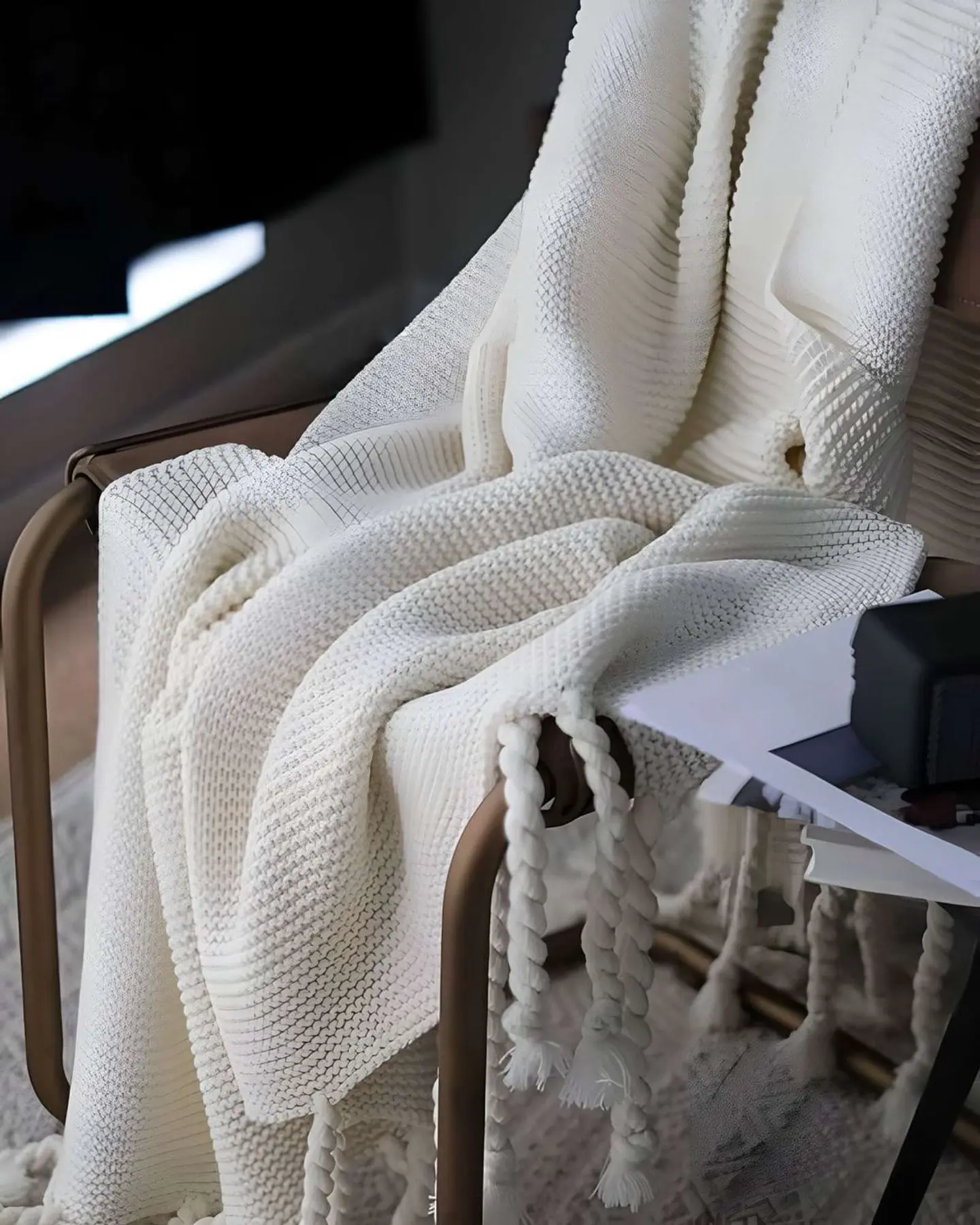 MANTA CHENILLE CON FLECOS DE SOGA DECORATIVA PARA CAMA O SOFA 3