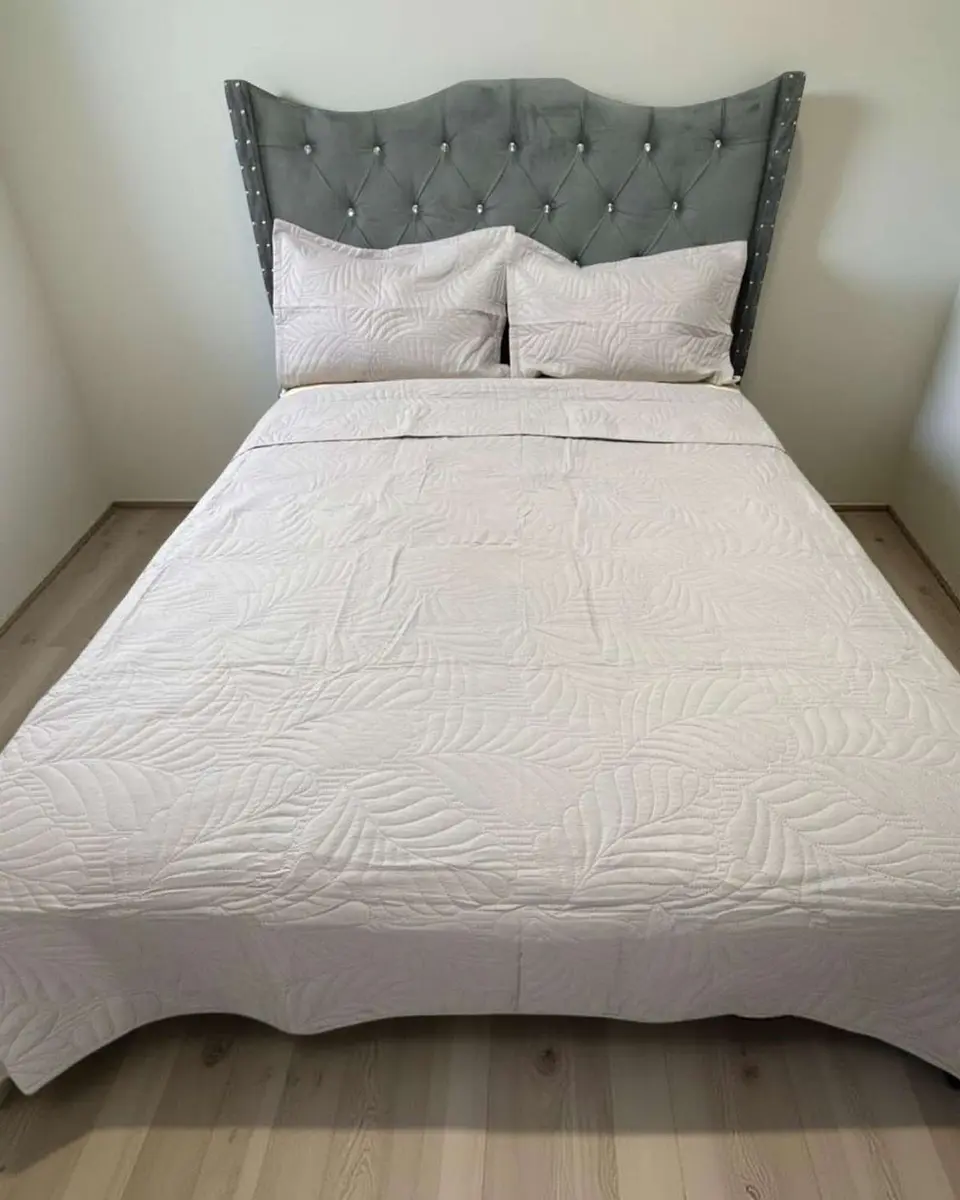 CUBRECAMA QUILT DE LUJO VERANO KING GRIS 4
