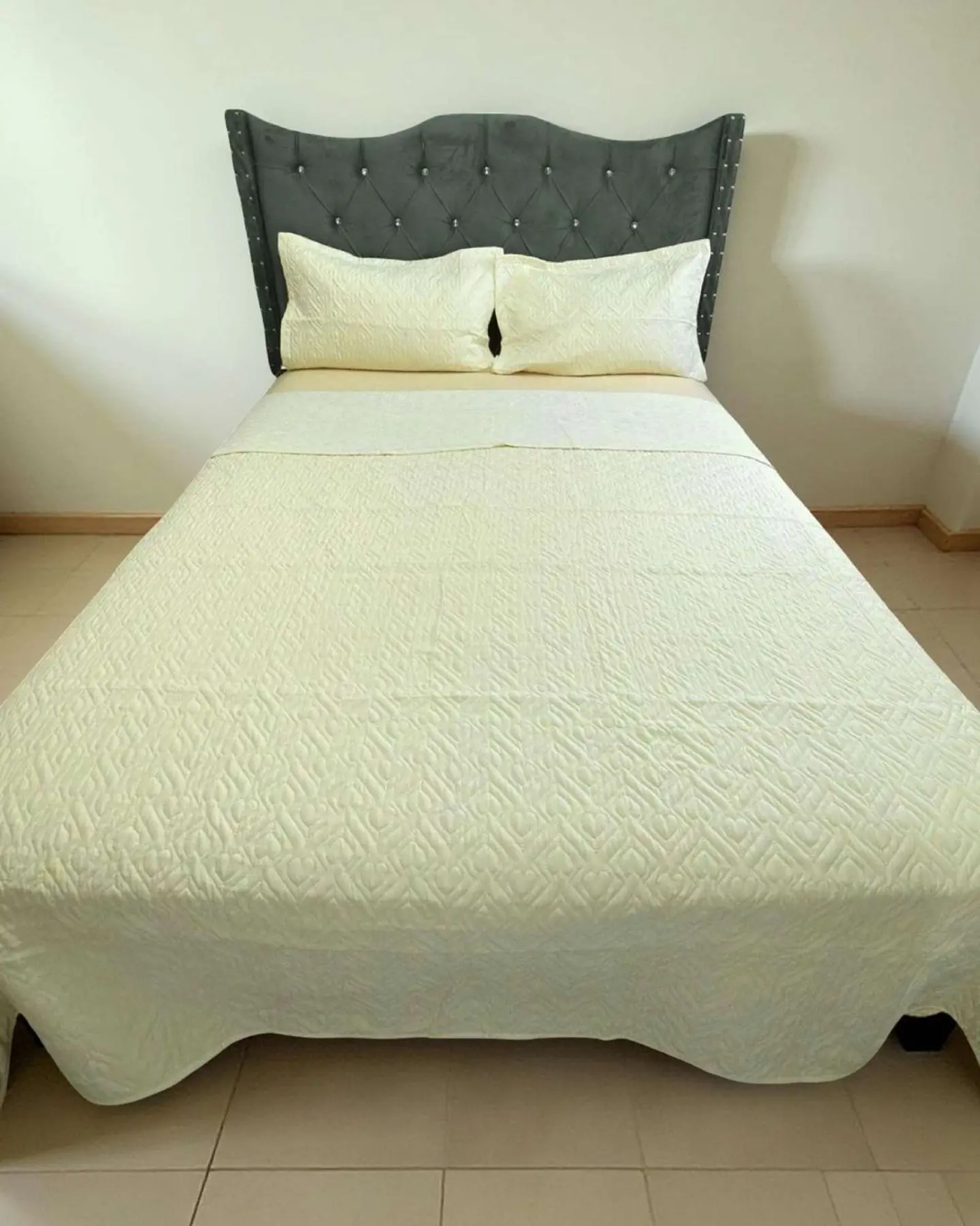 CUBRECAMA QUILT DE LUJO VERANO DELGADO 2 PLAZAS CREMA 4
