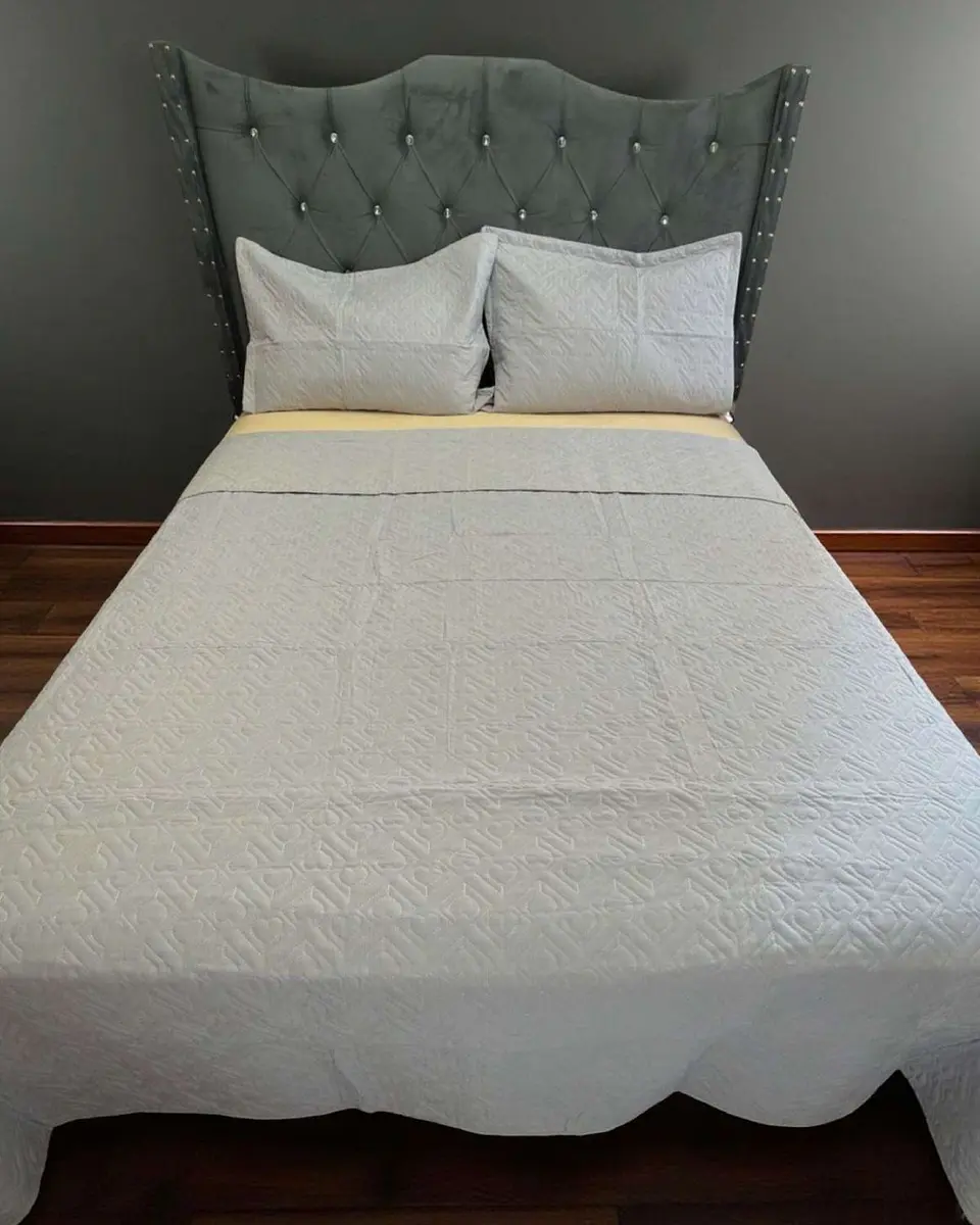 CUBRECAMA QUILT DE LUJO VERANO DELGADO KING GRIS 4