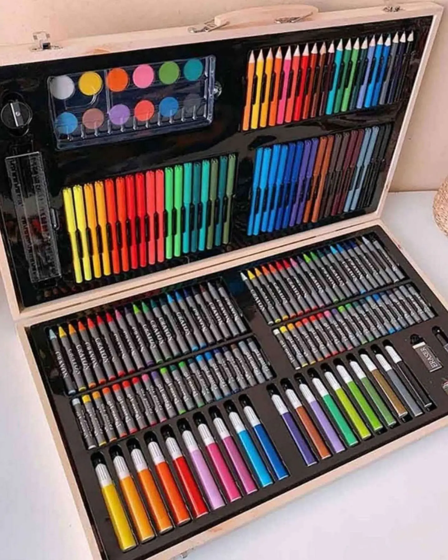 Estudio Creativo Premium 180 piezas para pequeños grandes artistas 1