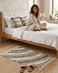Pack Alfombra 60x90 cm + 2 Fundas de Cojín con Bordado Tufting y Flecos - Miniatura 1