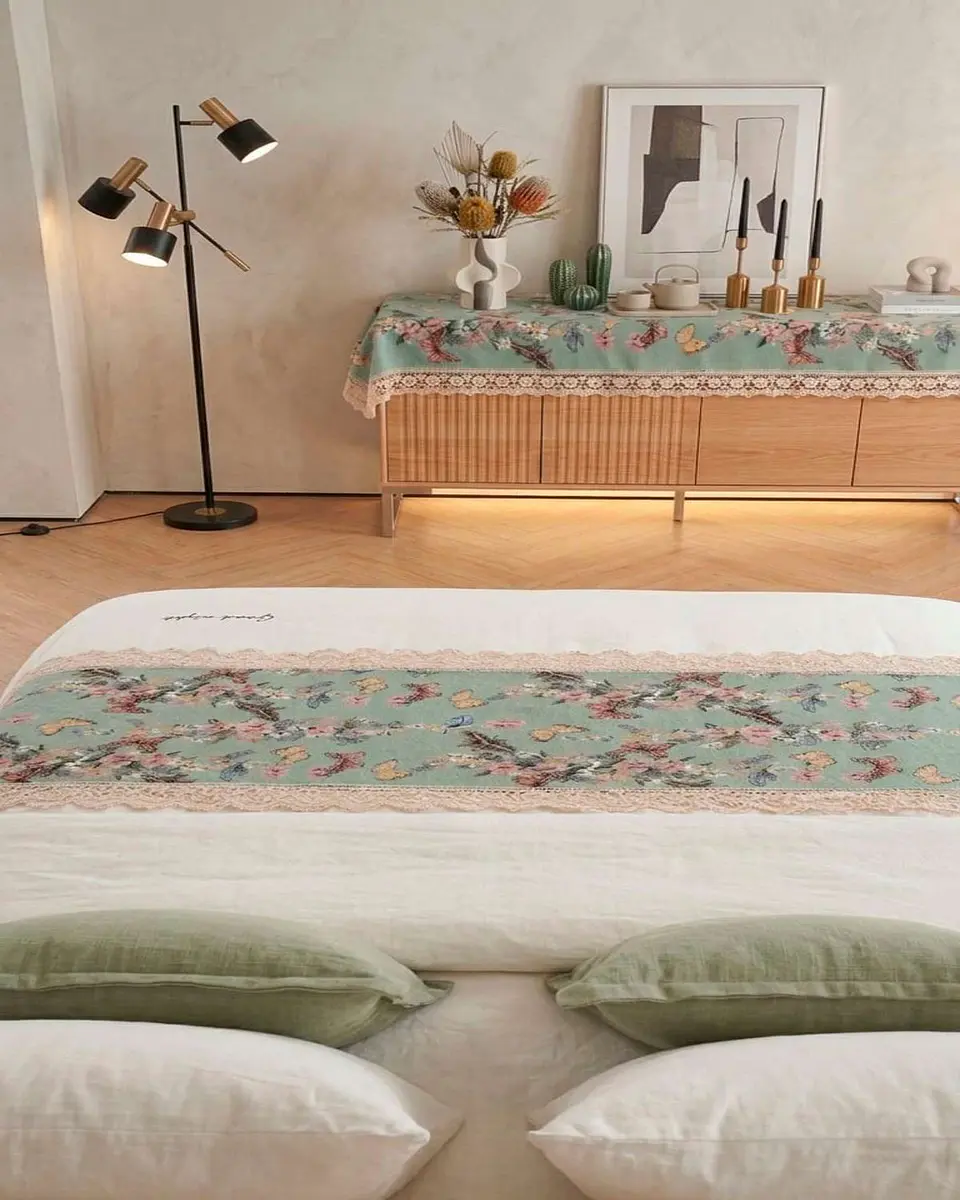 Piecera de Cama Estilo Bohemio con Encaje - Multiuso 80x200 cm 2