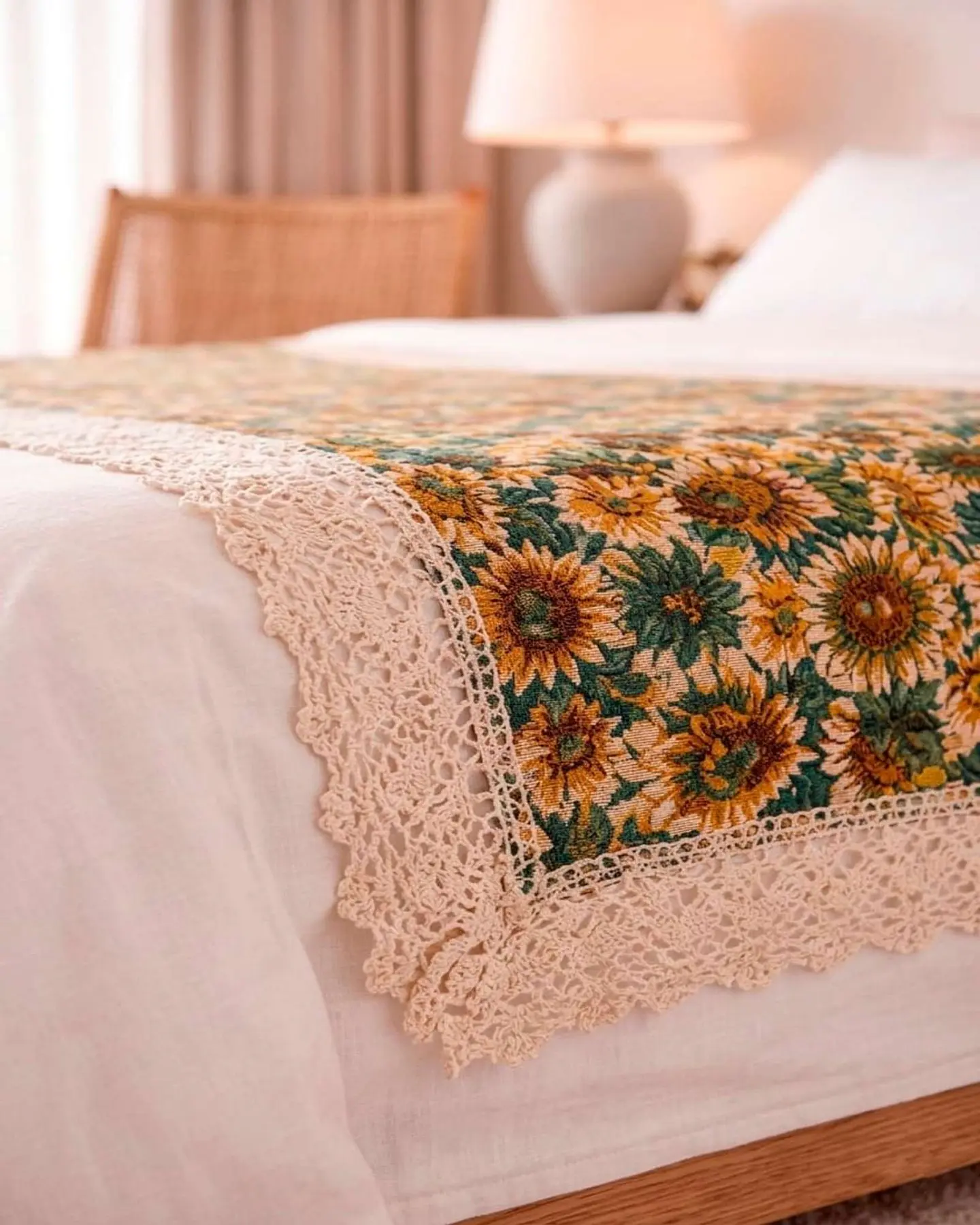 Piecera de Cama Estilo Bohemio con Encaje - Multiuso 80x200 cm 4