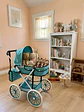 Coche De Muñecas Estilo Clásico Incluye Bolso Y Canasto Accesorios - Miniatura 1