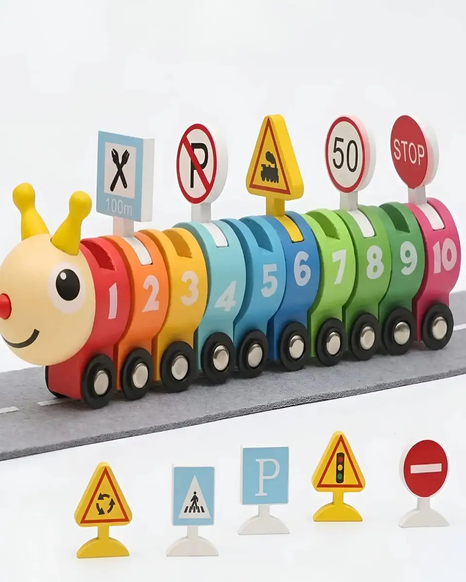 Tren Didáctico de Madera en Forma de Gusanito con Números y Señales de Tránsito 3