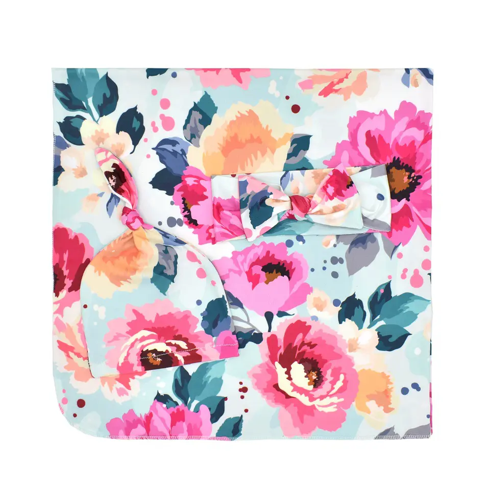 Lindas flores en acuarela | Manta saquito, gorro y cintillo 4