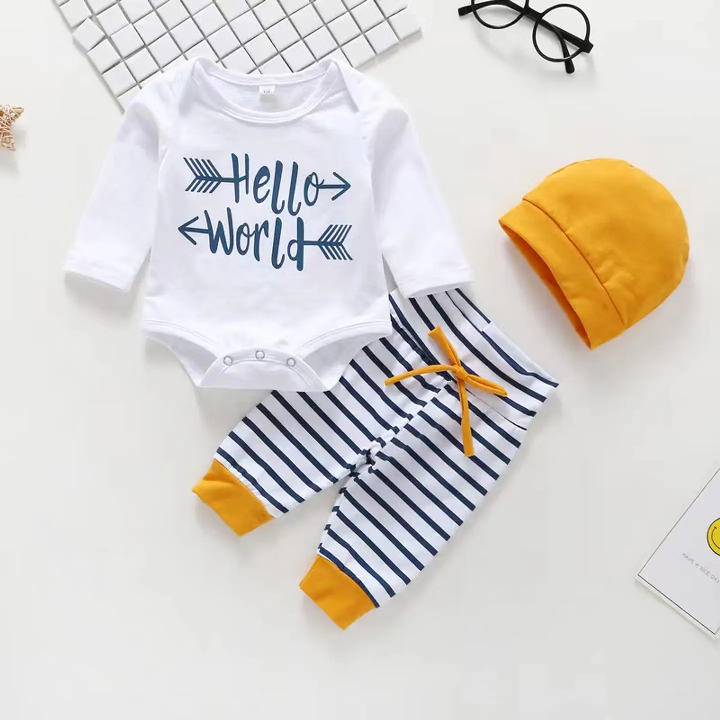 Hello world | Conjunto pilucho, pantalón y gorrito 1