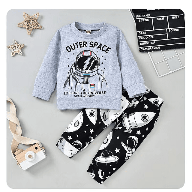 En el espacio | Conjunto polerón y pantalón