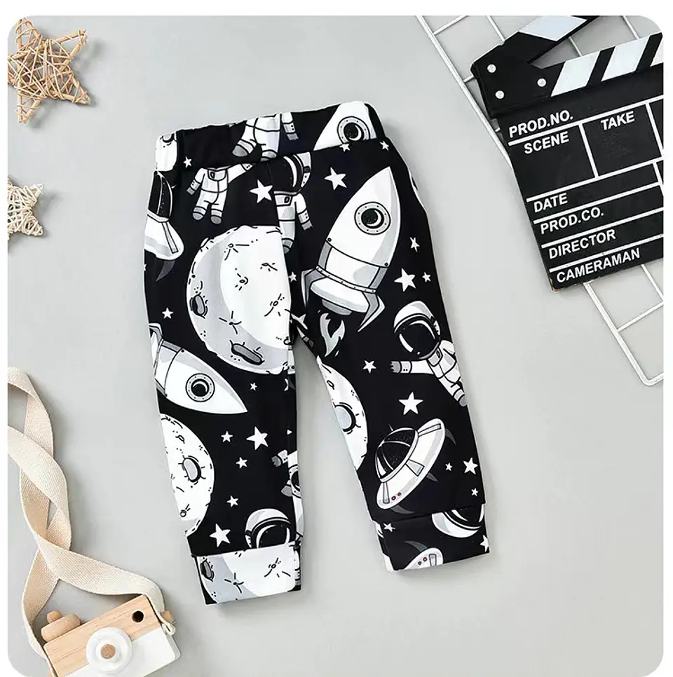 En el espacio | Conjunto polerón y pantalón 4