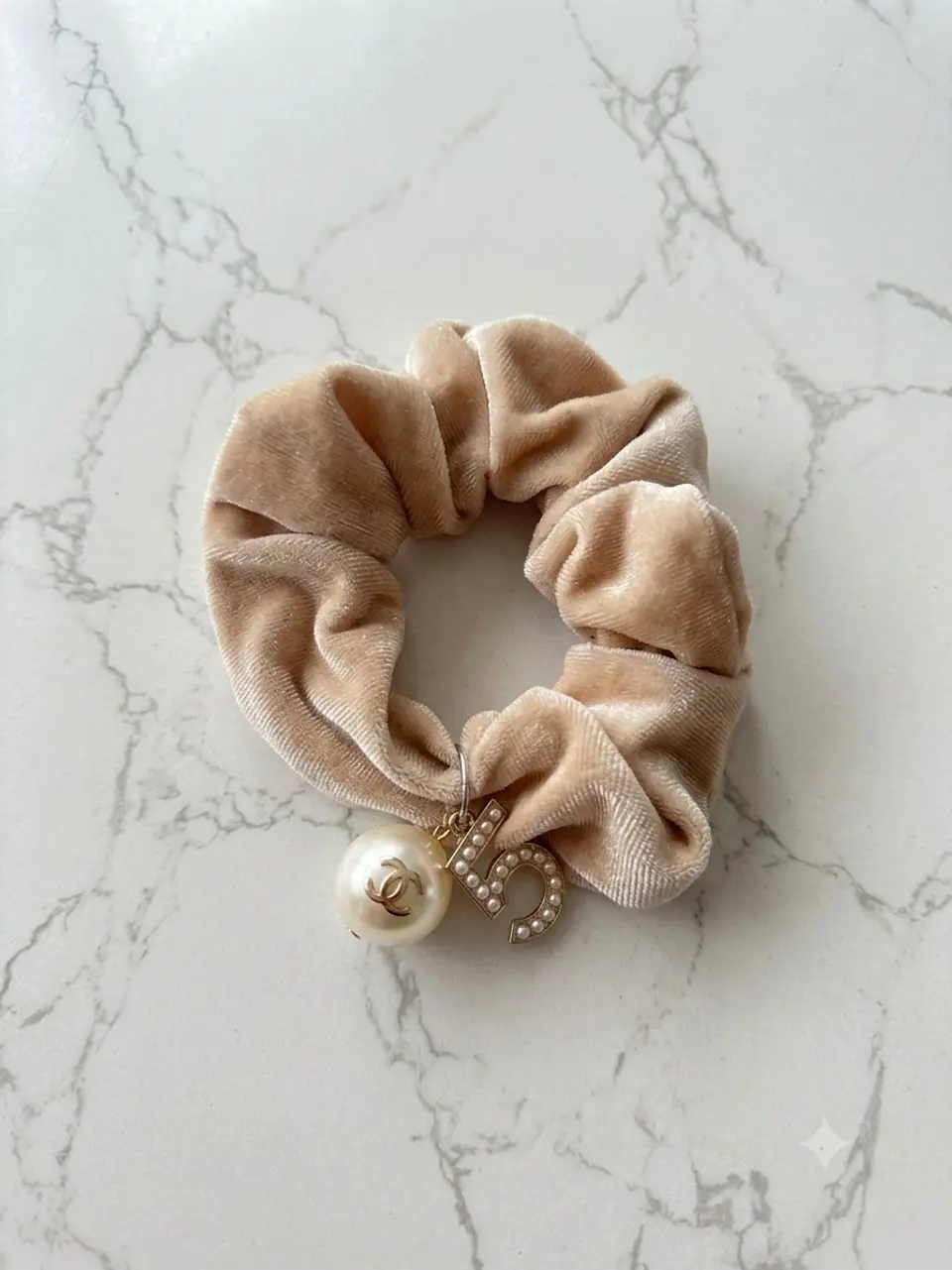 Camelia Perla Scrunchie 4