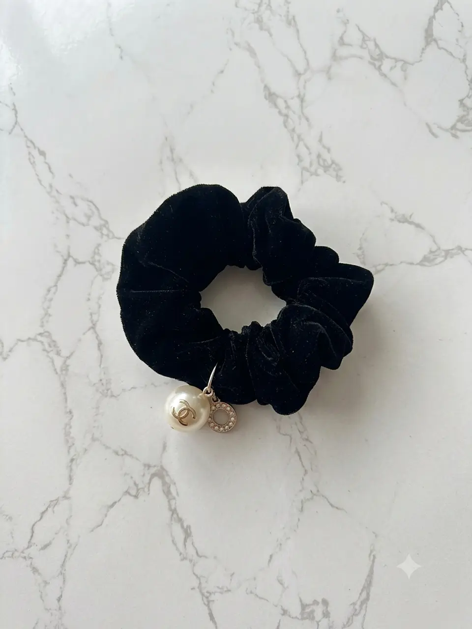 Camelia Perla Scrunchie 2