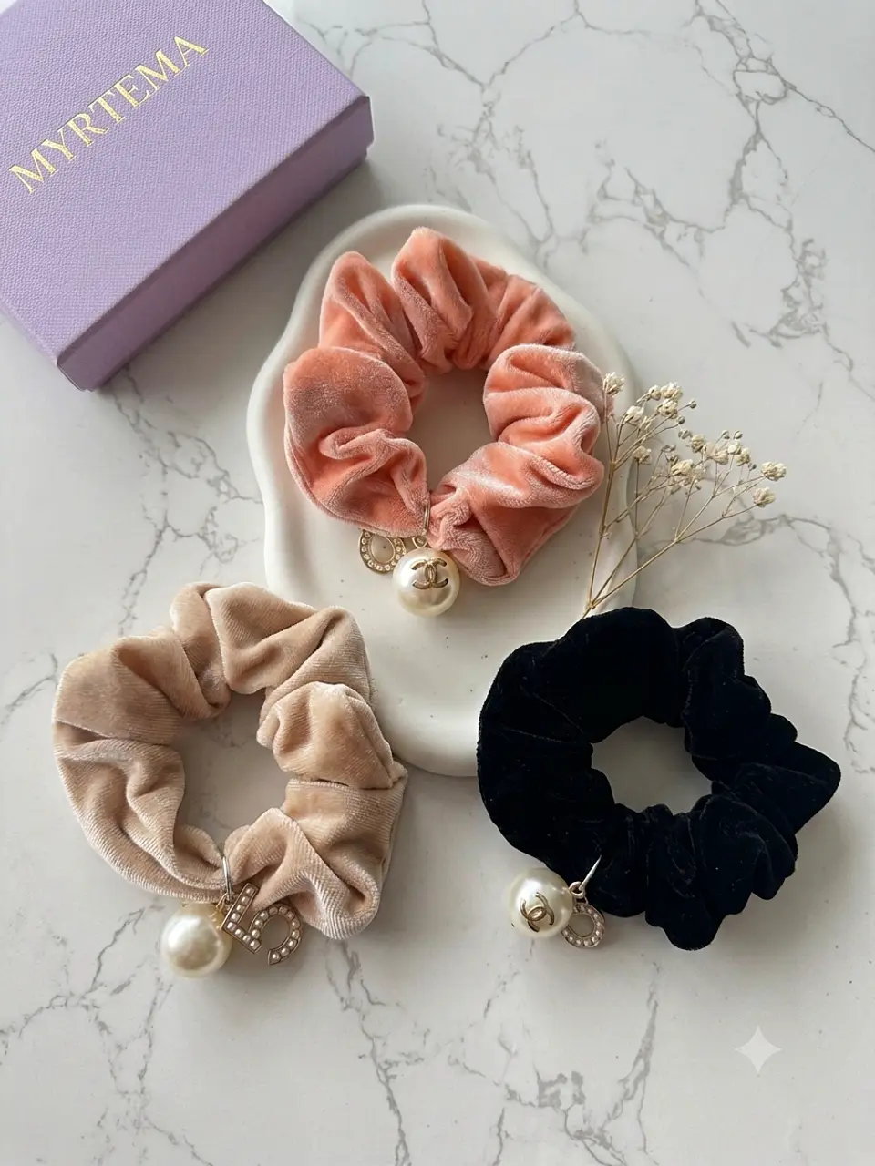 Camelia Perla Scrunchie 1
