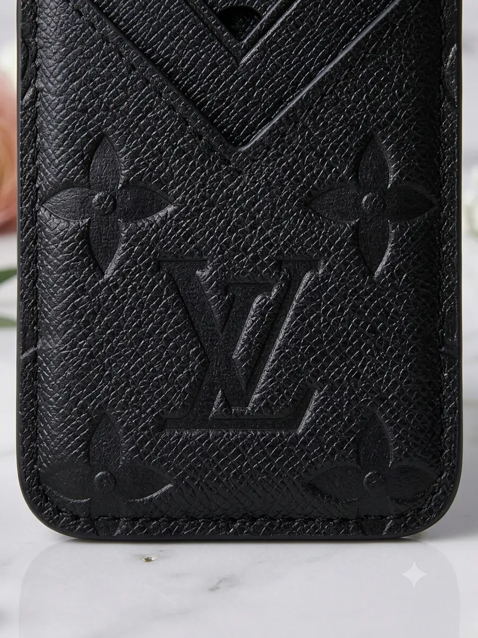 LoVu MagSafe Cardholder  6
