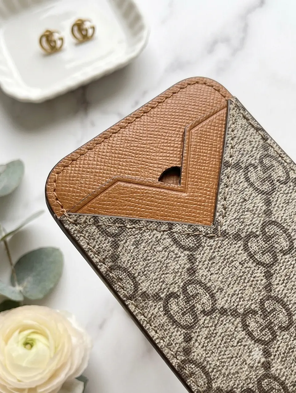 Gia MagSafe Cardholder  2