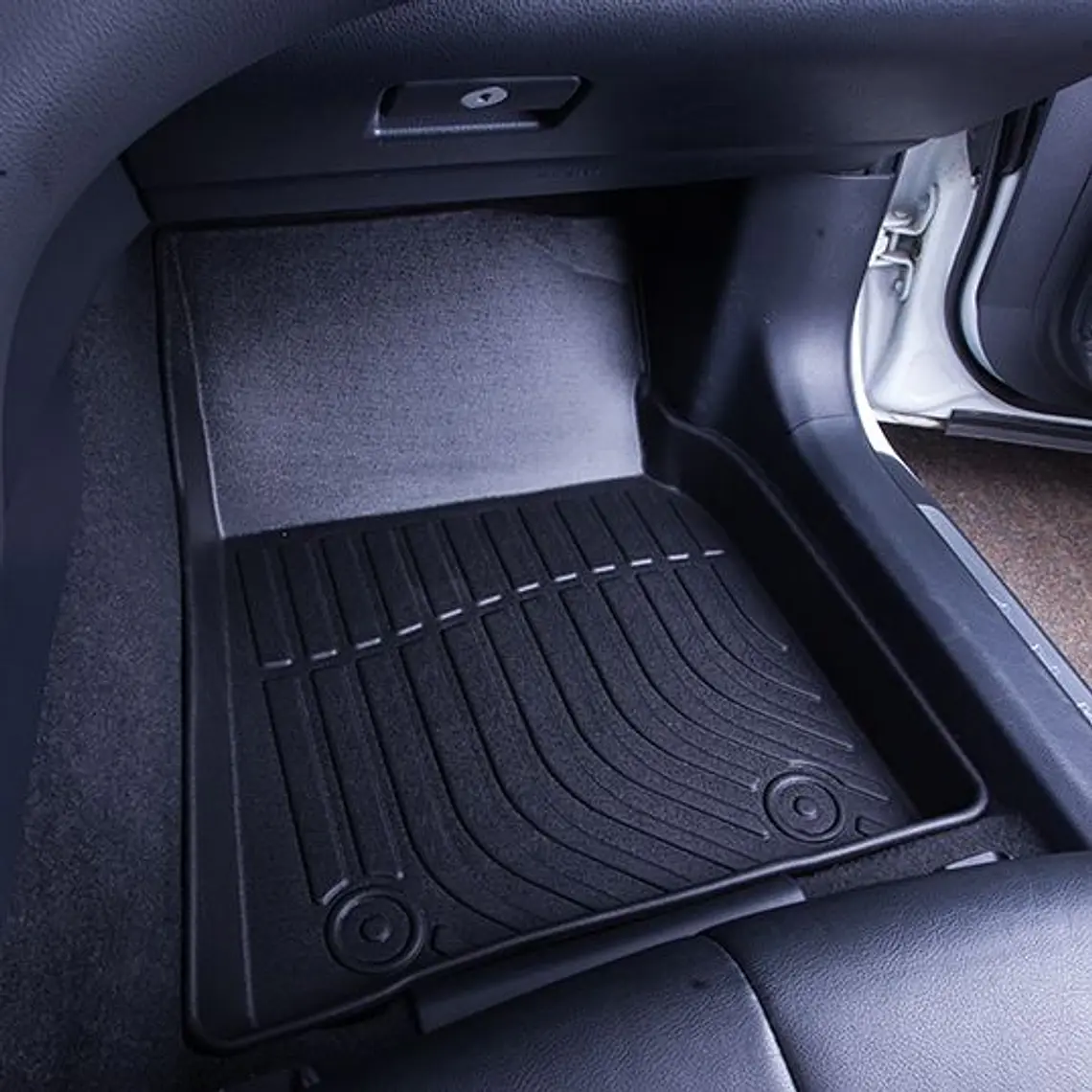 PISO DE CALCE PERFECTO FORD F150 (CAJA BAJO ASIENTO) 3