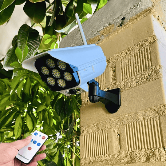 Foco Solar Tipo Camara Con Sensor De Movimiento + Control Remoto 