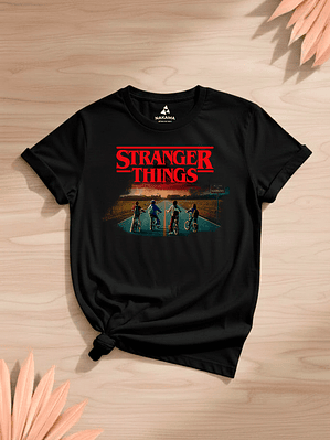 Polera Stranger Things Diseño Hawkins Sunset