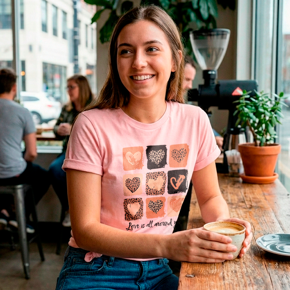 Polera Con Corazones Love Is All Around You 3