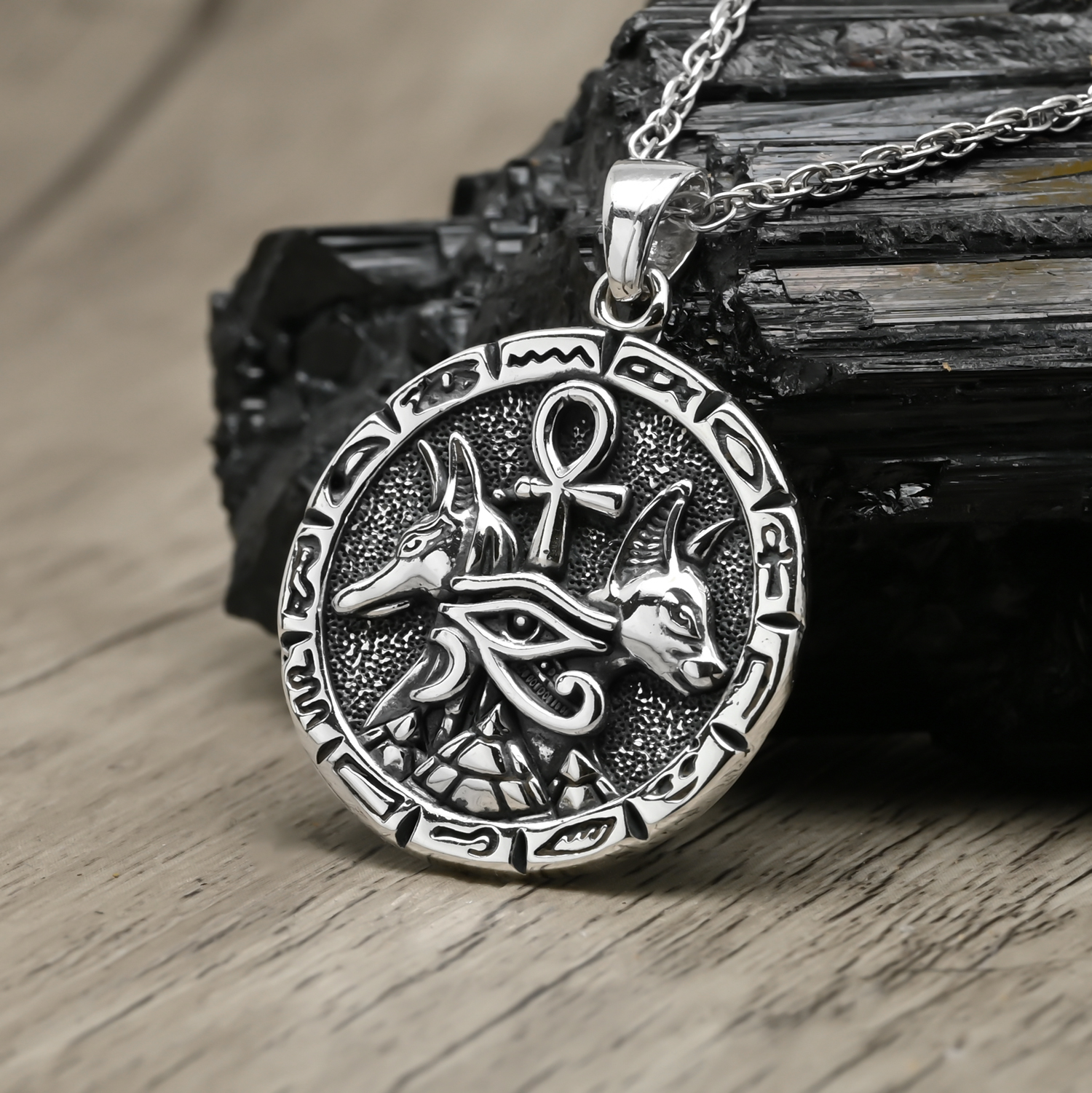 Anubis ojo de Horus