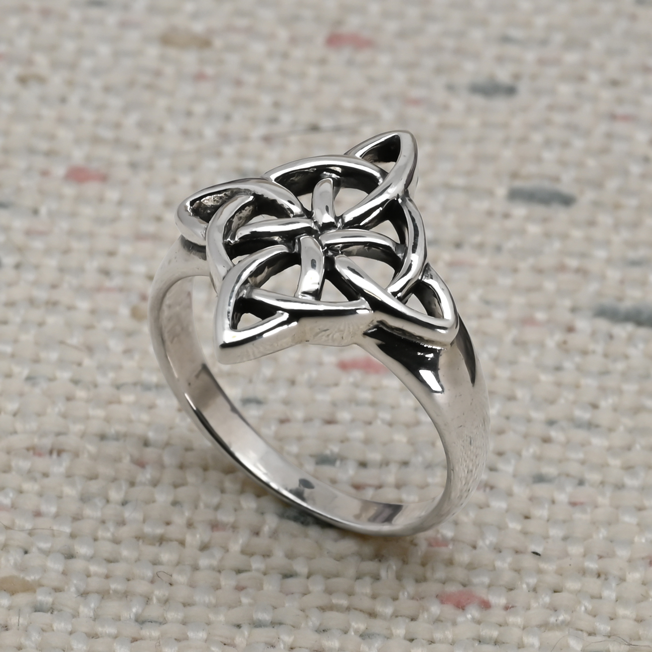 Anillo nudo de bruja