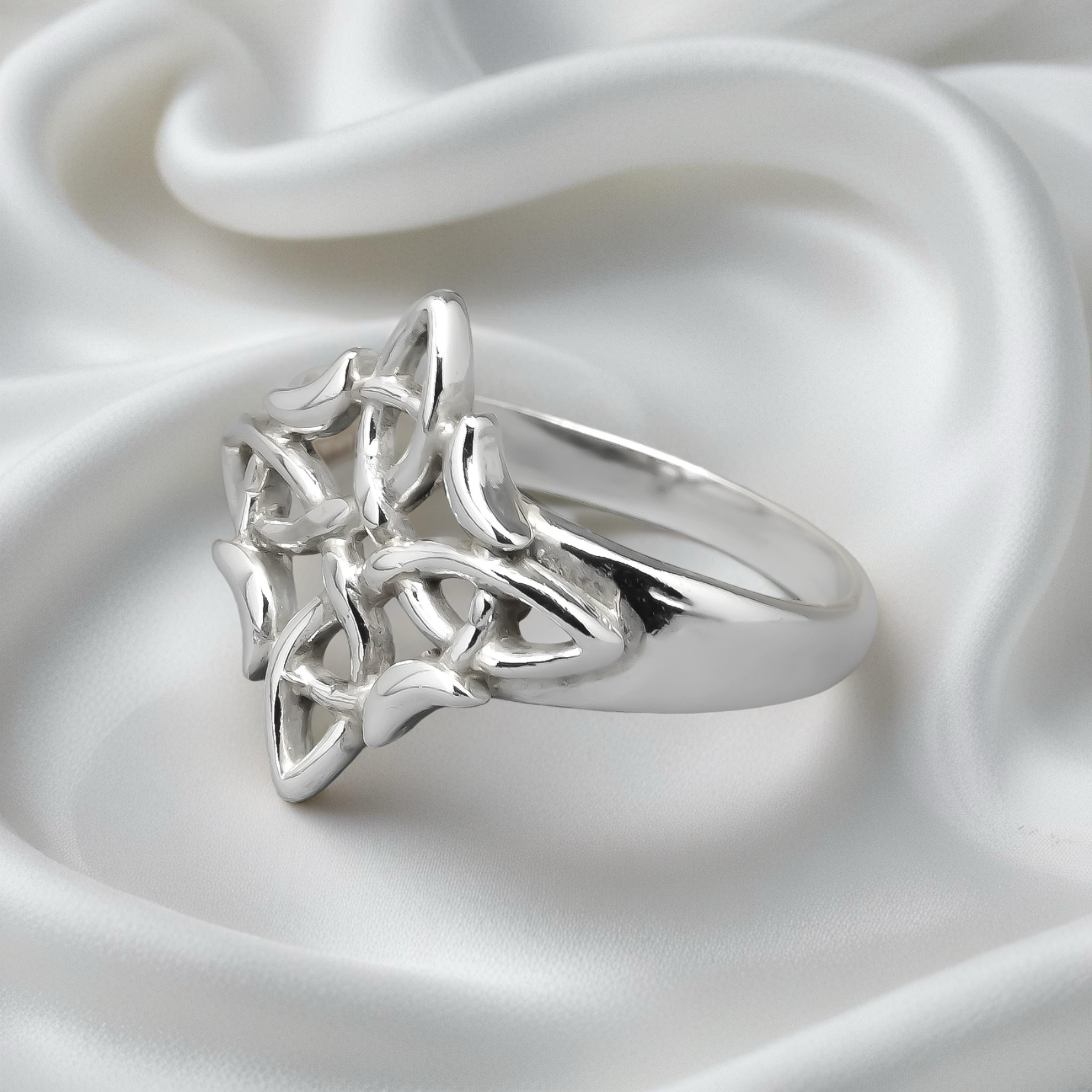 Anillo de bruja con luna