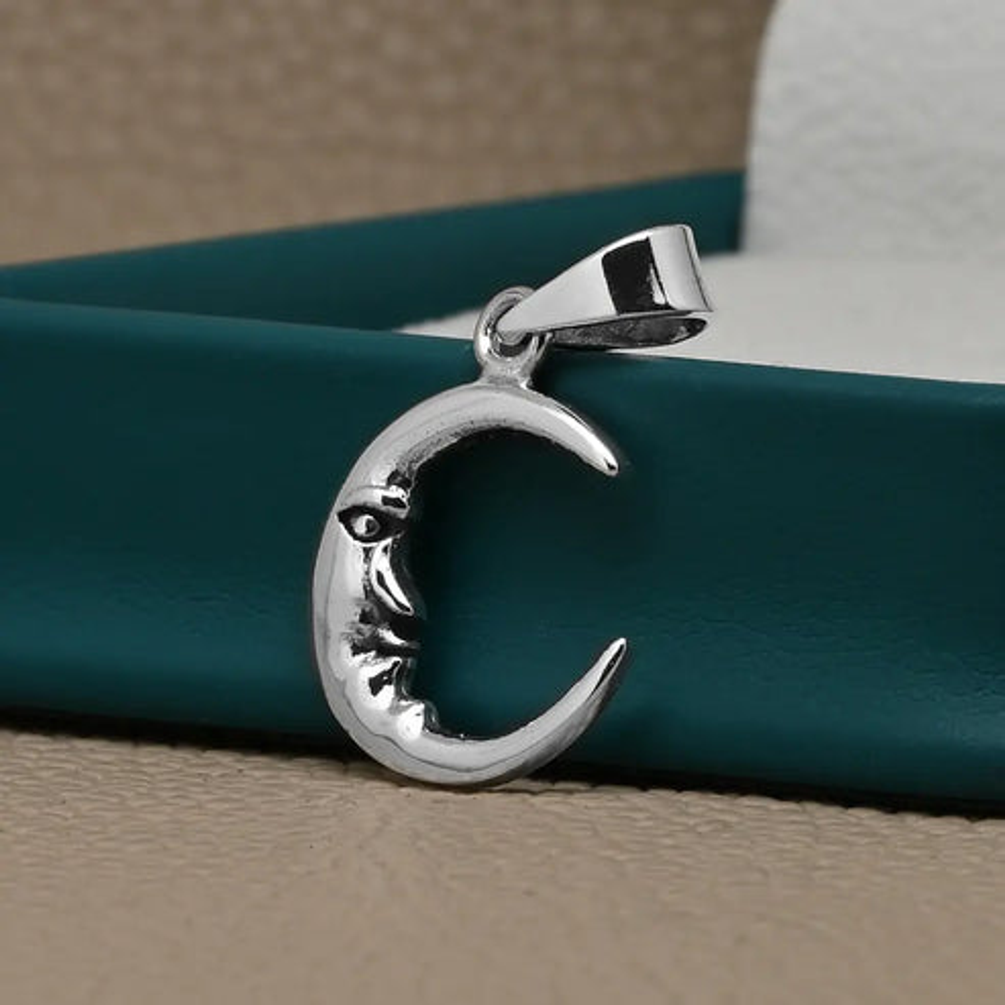 Colgante luna pequeña en plata 925 2