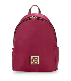 Mochila Mediana Cloe Con Porta Gadget Color Tinto