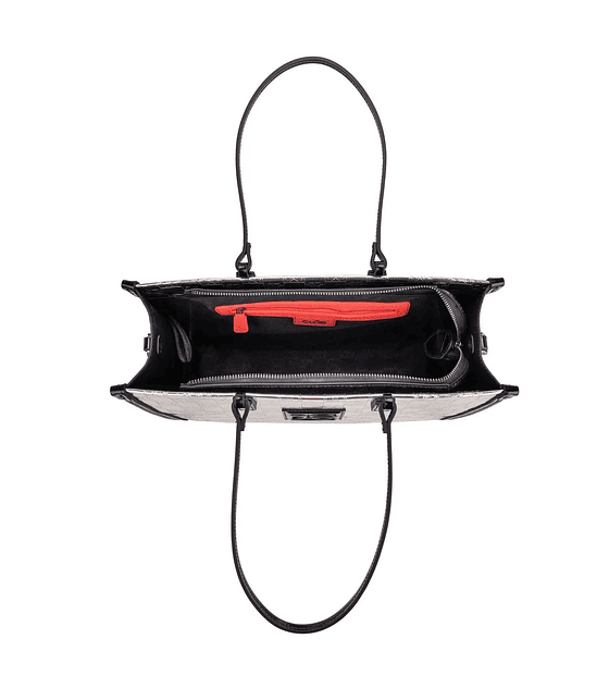 Bolsa Tote Grande Cloe Acabado Metálico Color Plata