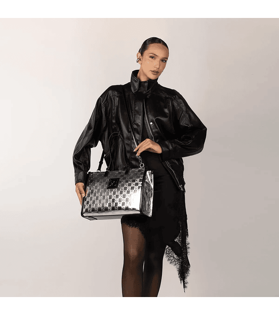 Bolsa Tote Grande Cloe Acabado Metálico Color Plata