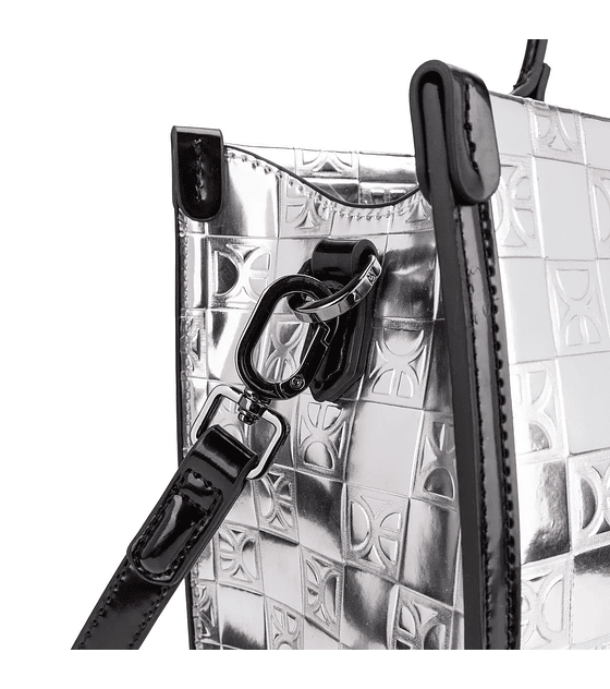 Bolsa Tote Grande Cloe Acabado Metálico Color Plata