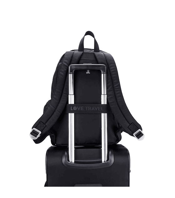 Mochila Grande Con Porta Laptop Cloe De 15 Plg Color Negro