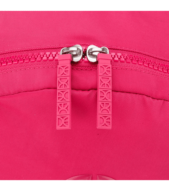 Mochila Grande Con Porta Laptop Cloe De 15 Plg Color Magenta