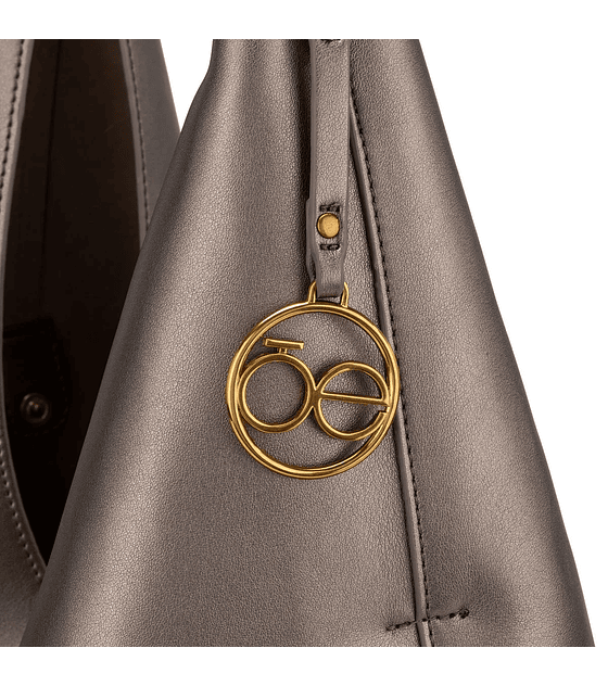Bolso Hobo Maxi cloe Con Charm De Monograma Color Inox